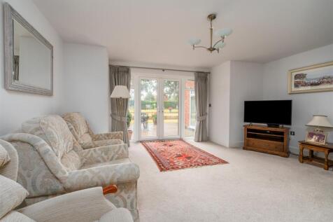 Apt 1 Fairway Lawns Solihull_12.jpg