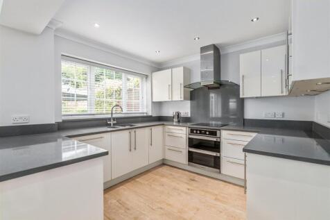 11 Beaconsfield Close-14_lo.jpg