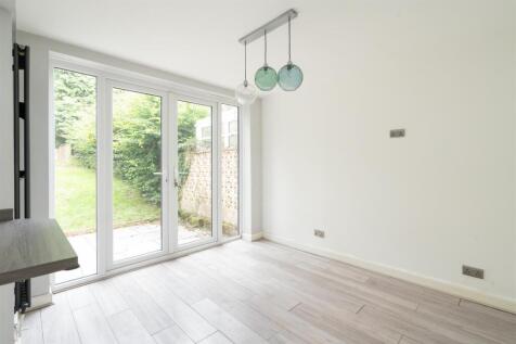 28 Rowlands Crescent_10.jpg
