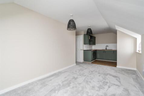 94 Main Street Dickens Heath B90 1UA_10.jpg