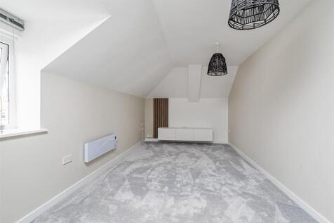 94 Main Street Dickens Heath B90 1UA_7.jpg