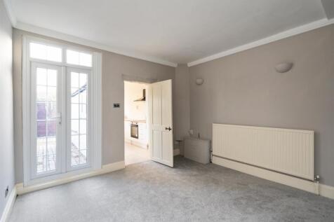 85 Lodge Road_13.jpg