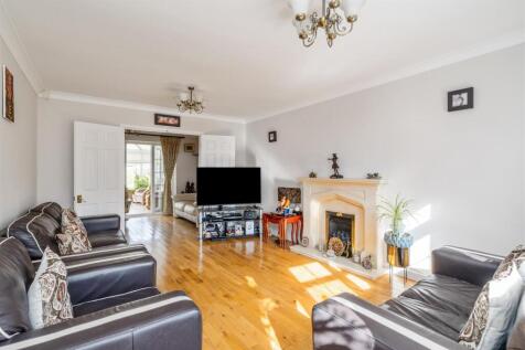 6 Stapenhall Road_8.jpg