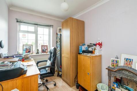 6 Stapenhall Road_11.jpg