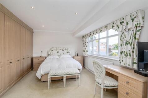 2 Oaken Drive_15.jpg