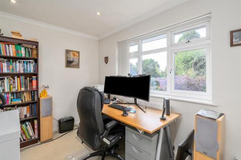 2 Oaken Drive_13.jpg