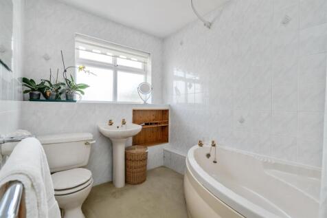 2 Oaken Drive_11.jpg