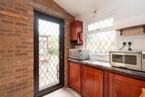 16 Frankholmes Drive_17.jpg