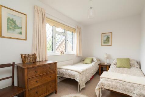 16 Frankholmes Drive_1.jpg