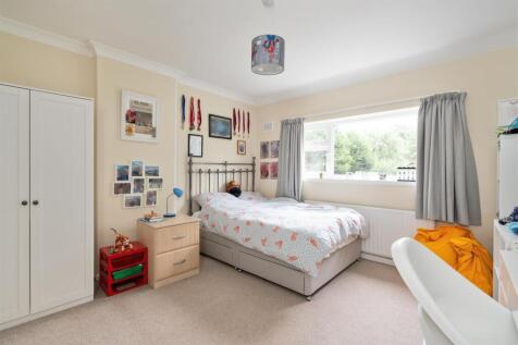 43 Stoneleigh Road_4.jpg