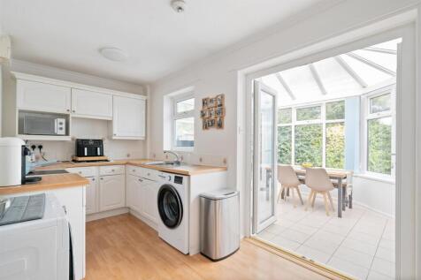 20 Crimscote Close_7.jpg
