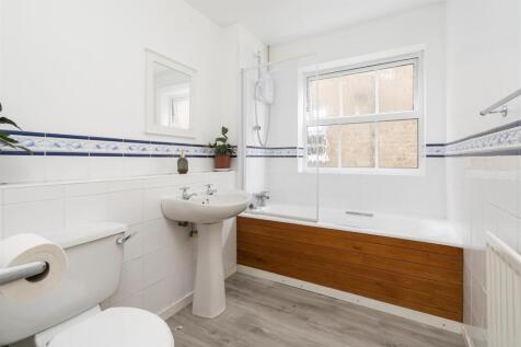 20 Farnborough Drive_4.jpg