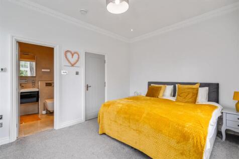 19 Catherines Close_14.jpg