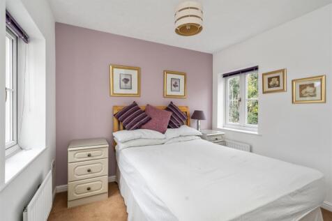 14 Middlewood Close_5.jpg