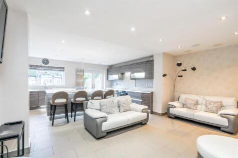 6 Regan Avenue_16.jpg