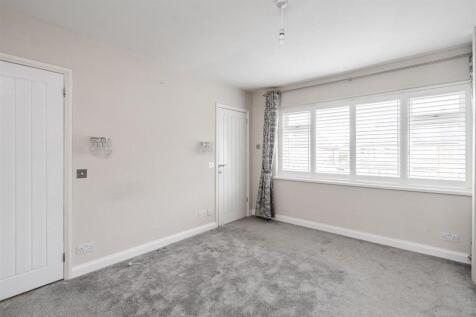 6 Regan Avenue_5.jpg