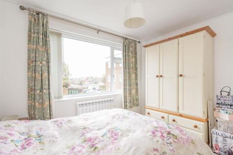 32 Croftleigh Gardens_5.jpg