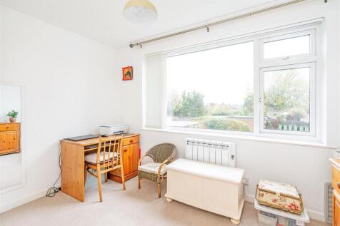 32 Croftleigh Gardens_8.jpg