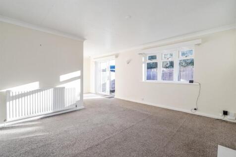 24 Broomfields Farm Road_11.jpg