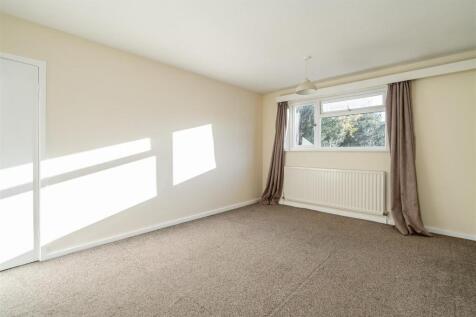 24 Broomfields Farm Road_4.jpg