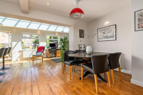 8 Woodstock Crescent_2.jpg