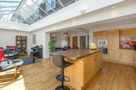8 Woodstock Crescent_6.jpg