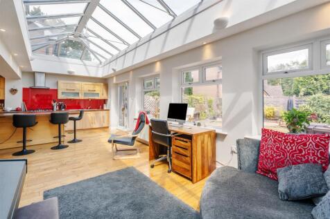 8 Woodstock Crescent_7.jpg