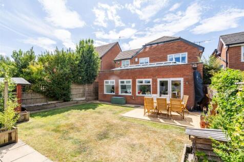 8 Woodstock Crescent_18.jpg