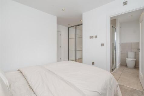 12 Hampton Green_14.jpg