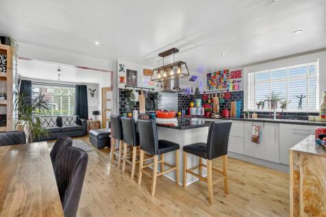 Dining kitchen