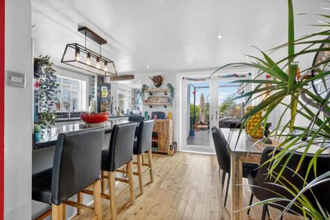 Dining kitchen