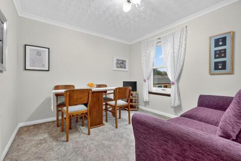 Bedroom 2 / Dining Room