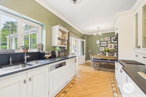 Open Dining Kitchen