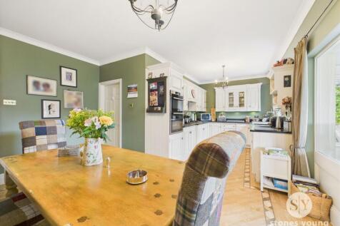 Open Dining Kitchen