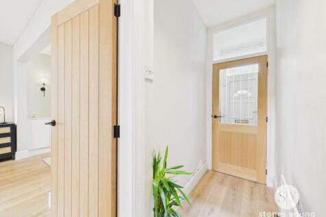 Entrance Vesitbule &amp; Hallway