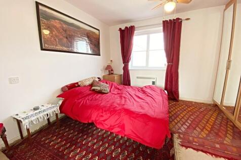 bedroom 1b