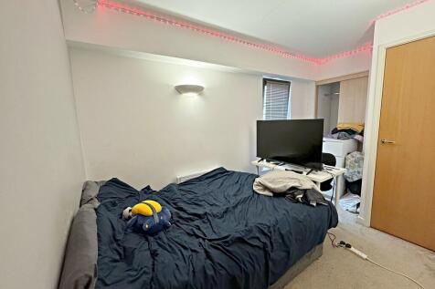 bedroom 1b
