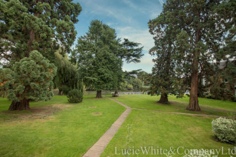 Riverside gardens