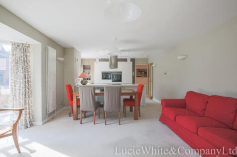 Reception room alt