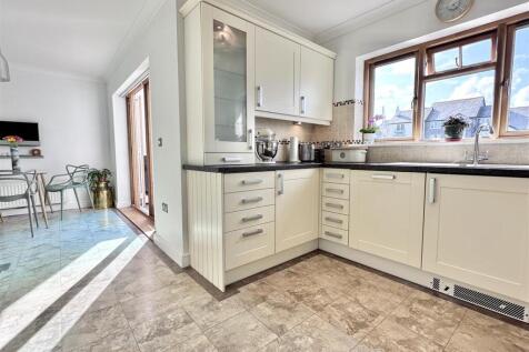 KITCHEN/BREAKFAST ROOM