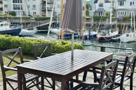OUTSIDE DINING
