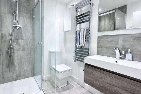 GROUND FLOOR SHOWER