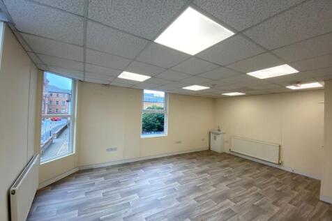 Treatment room to let