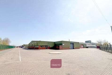 Unit with large yard to rent