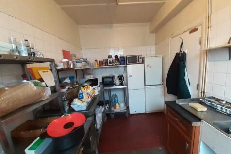 Kitchen 2.jpg
