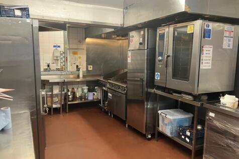 10 SaraKitchen.jpg