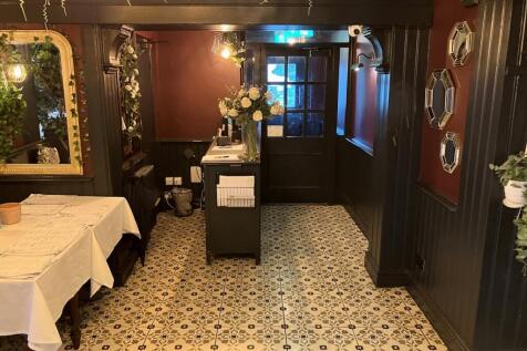 Alba  Entrance Lobby.jpg