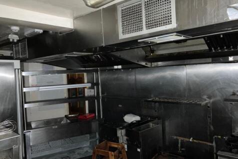 5 Queen Kitchen.jpg