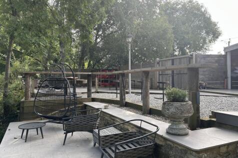 Pub garden 2.JPG