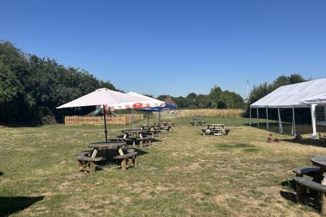 Pub garden.JPG